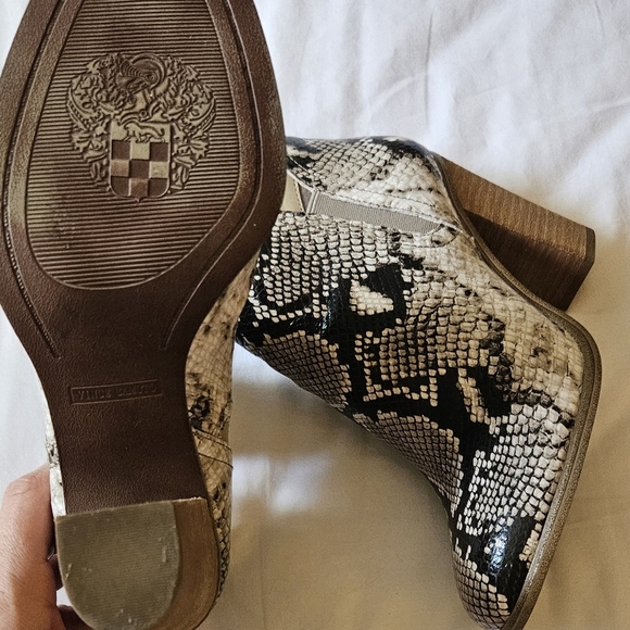 Vince Camuto Famhida Ankle Boots Bootie Womens Sz 8.5M/39 Faux Snakeskin Leather - Picture 6 of 6